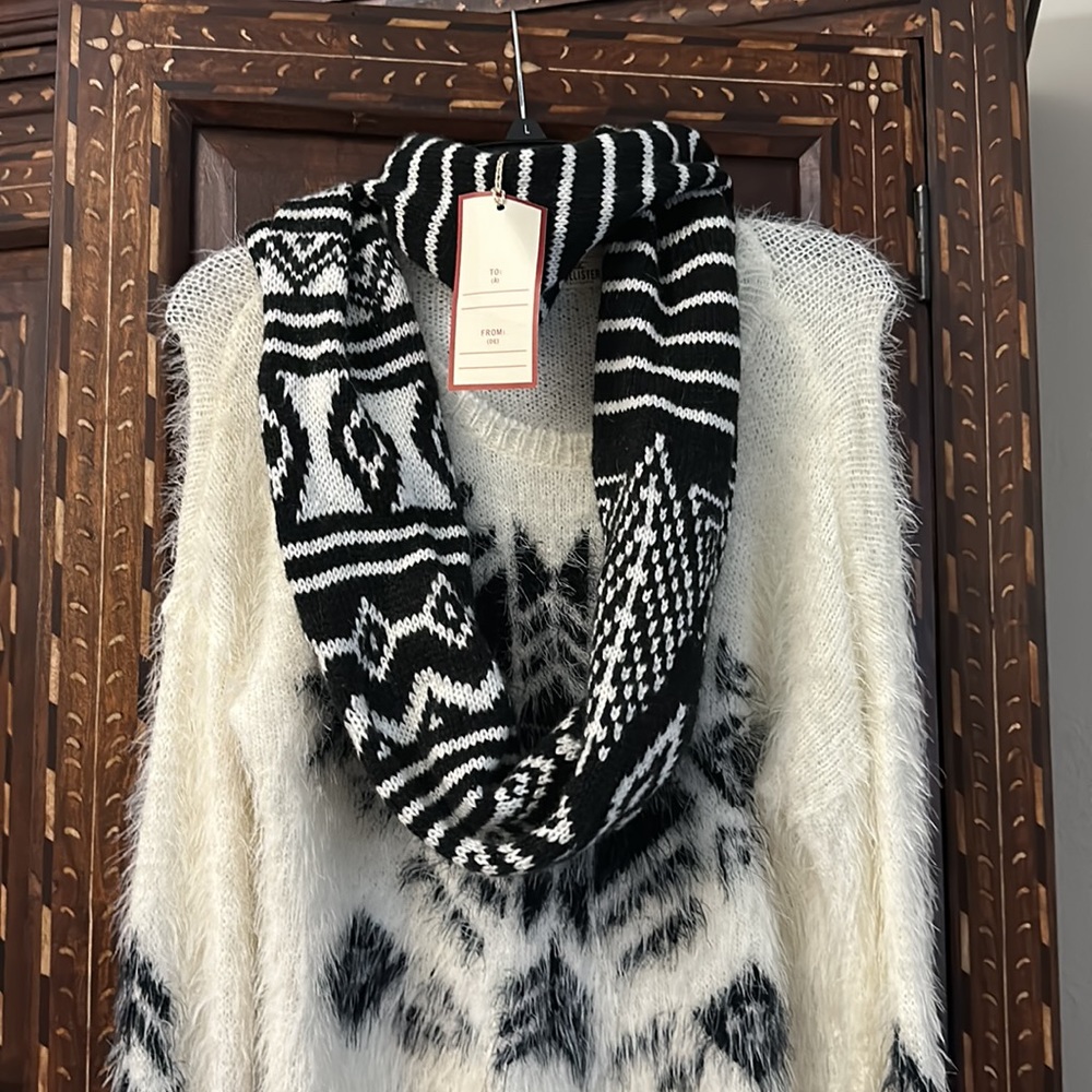 Hollister Universal and reversible scarf